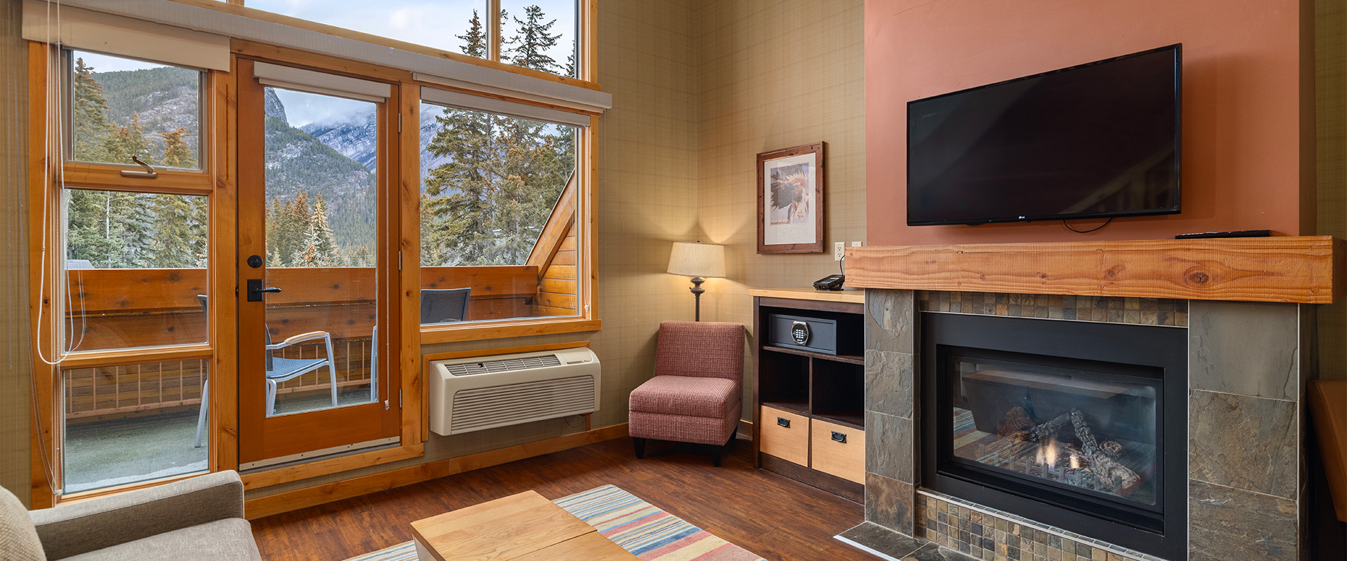 Living room in a Premium Loft Suite at Fox Hotel & Suites in Banff
