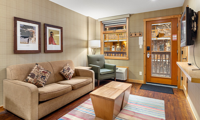 Living room in a Superior One Bedroom Suite at Fox Hotel & Suites in Banff