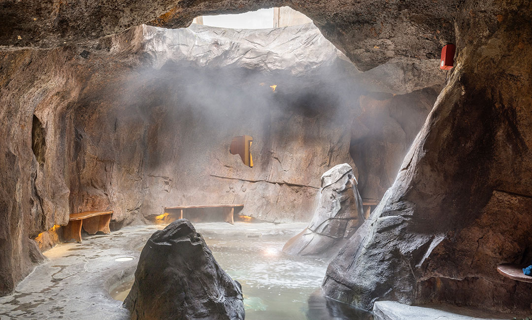 Amenities - Cave and Basin Hot Pool